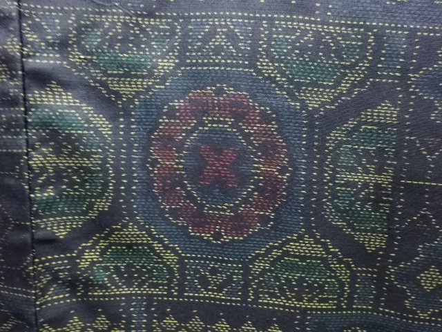 JAPANESE KIMONO / SILK / DORO OSHIMA TSUMUGI / WOVEN GEOMETRIC PATTERN